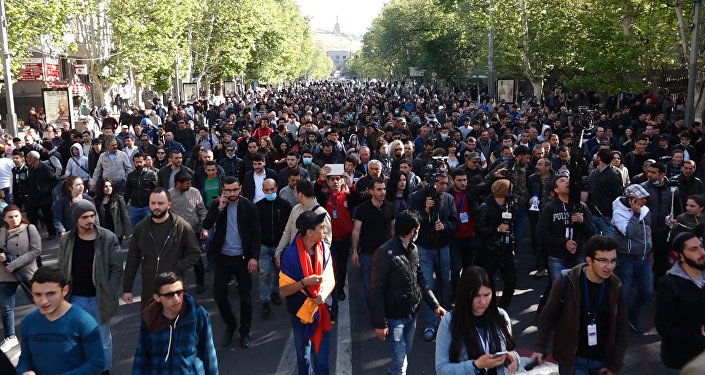 Акции протеста оппозиции в день избрания премьер-министра Армении