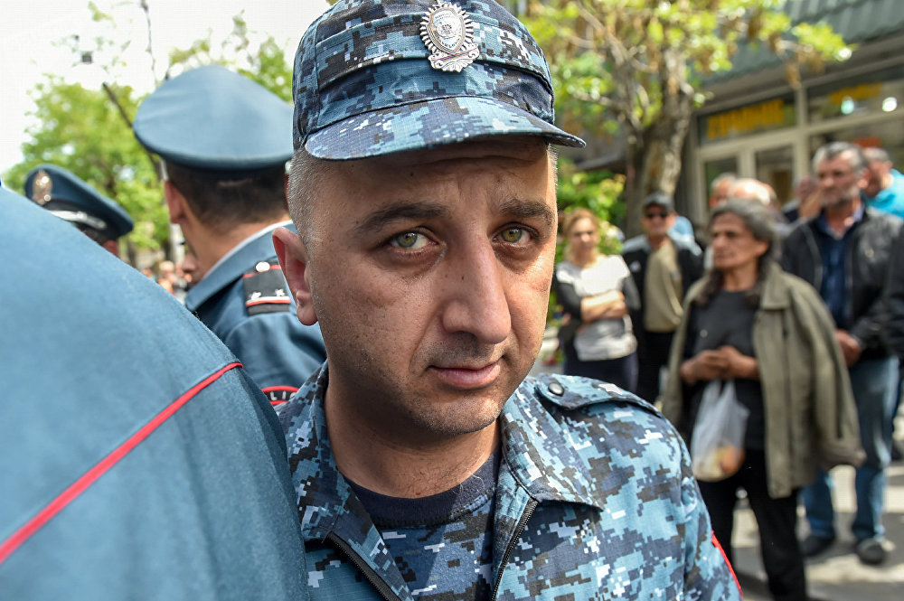 Задержания участников акции протеста полицией (19 апреля 2018). Ереван