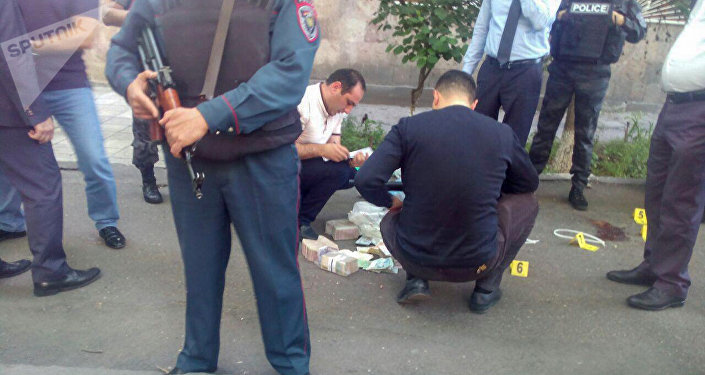 Задержанным грабителем банка в Ереване оказался полковник милиции