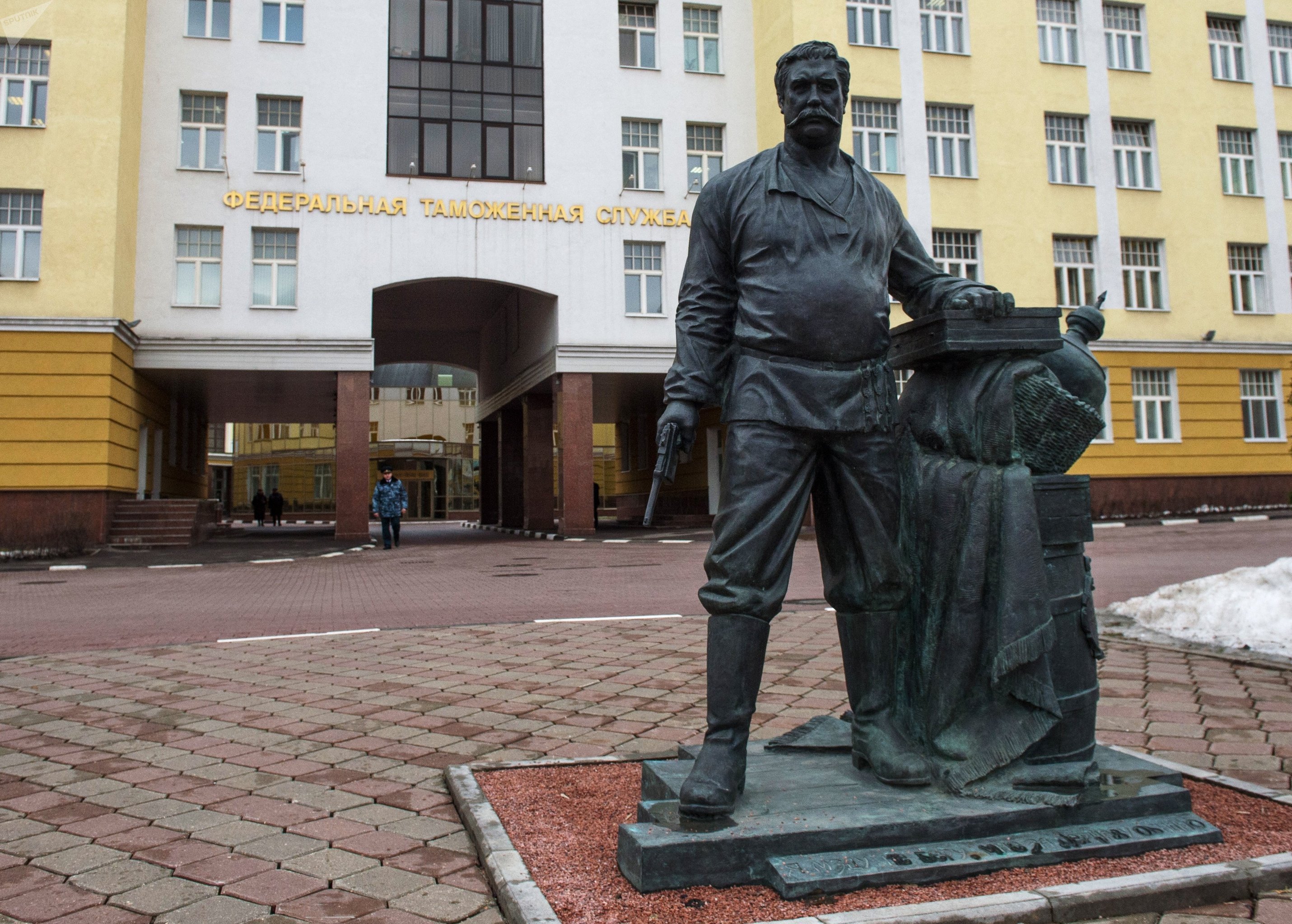 Памятник таможеннику Павлу Верещагину